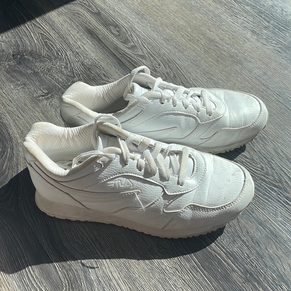Women’s Fila White shoes size 8